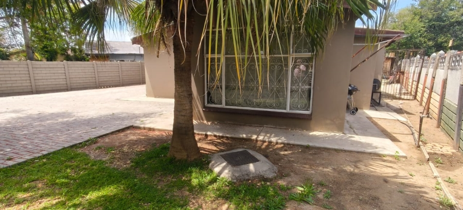 To Let 1 Bedroom Property for Rent in Oos Einde North West